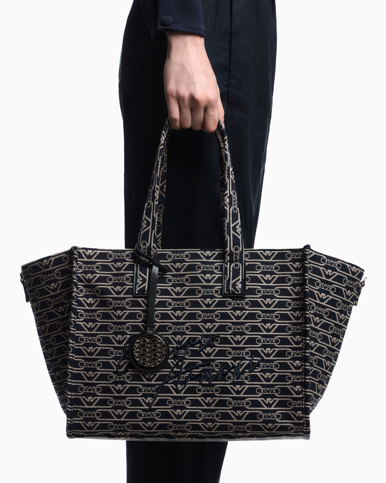 Sac cabas de taille moyenne en toile jacquard monogramme all over Diapositive 5