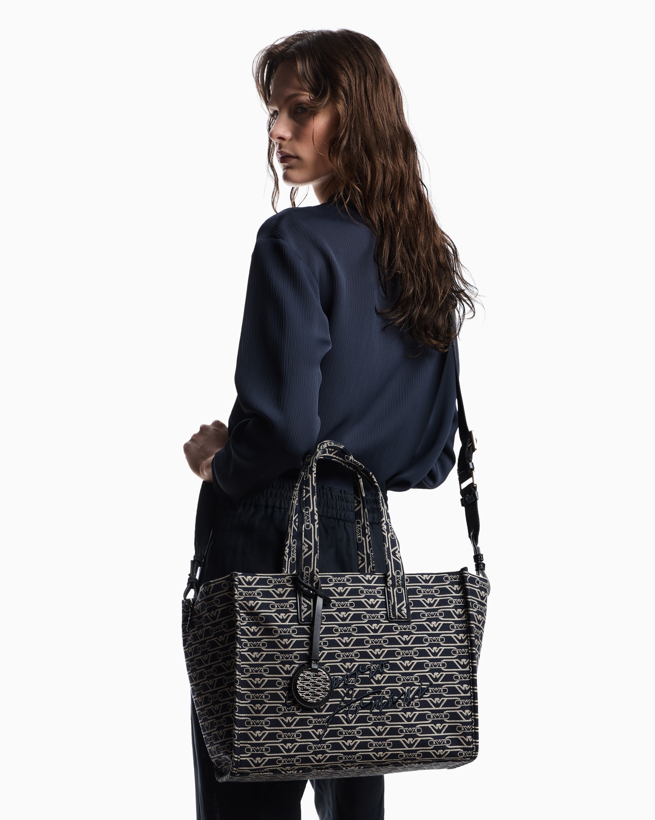 Sac cabas de taille moyenne en toile jacquard monogramme all over Diapositive 6