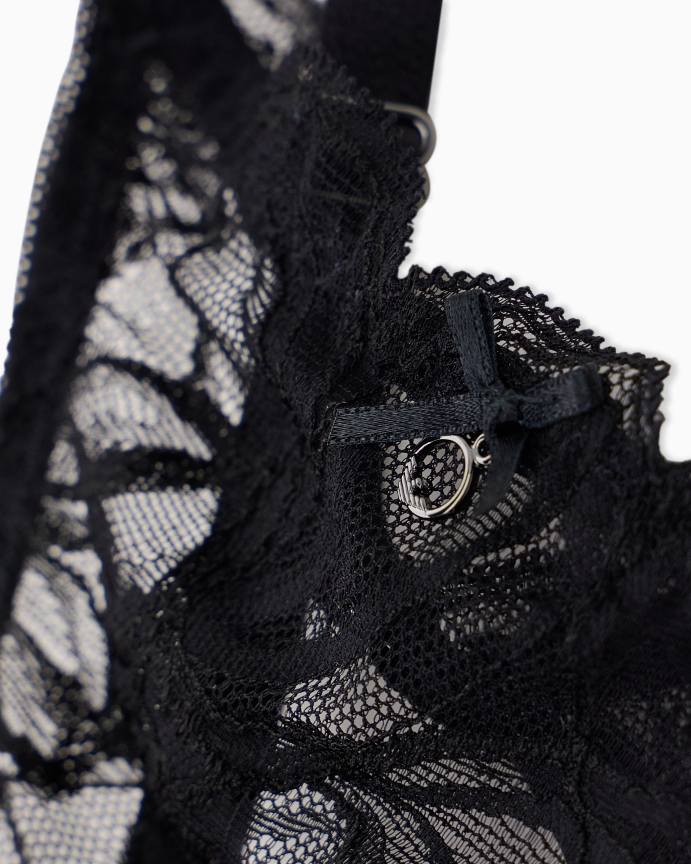 T-thong in eternal lace with a cotton gusset Slide 1