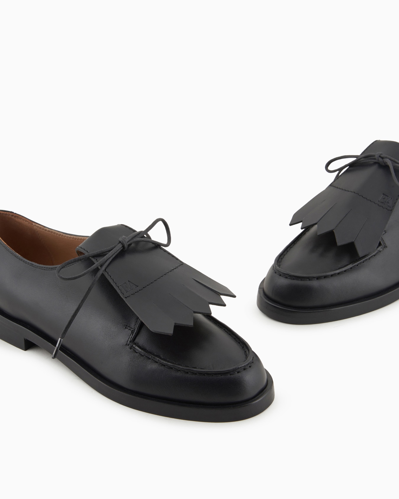 Leather lace-ups with fringes Slide 4