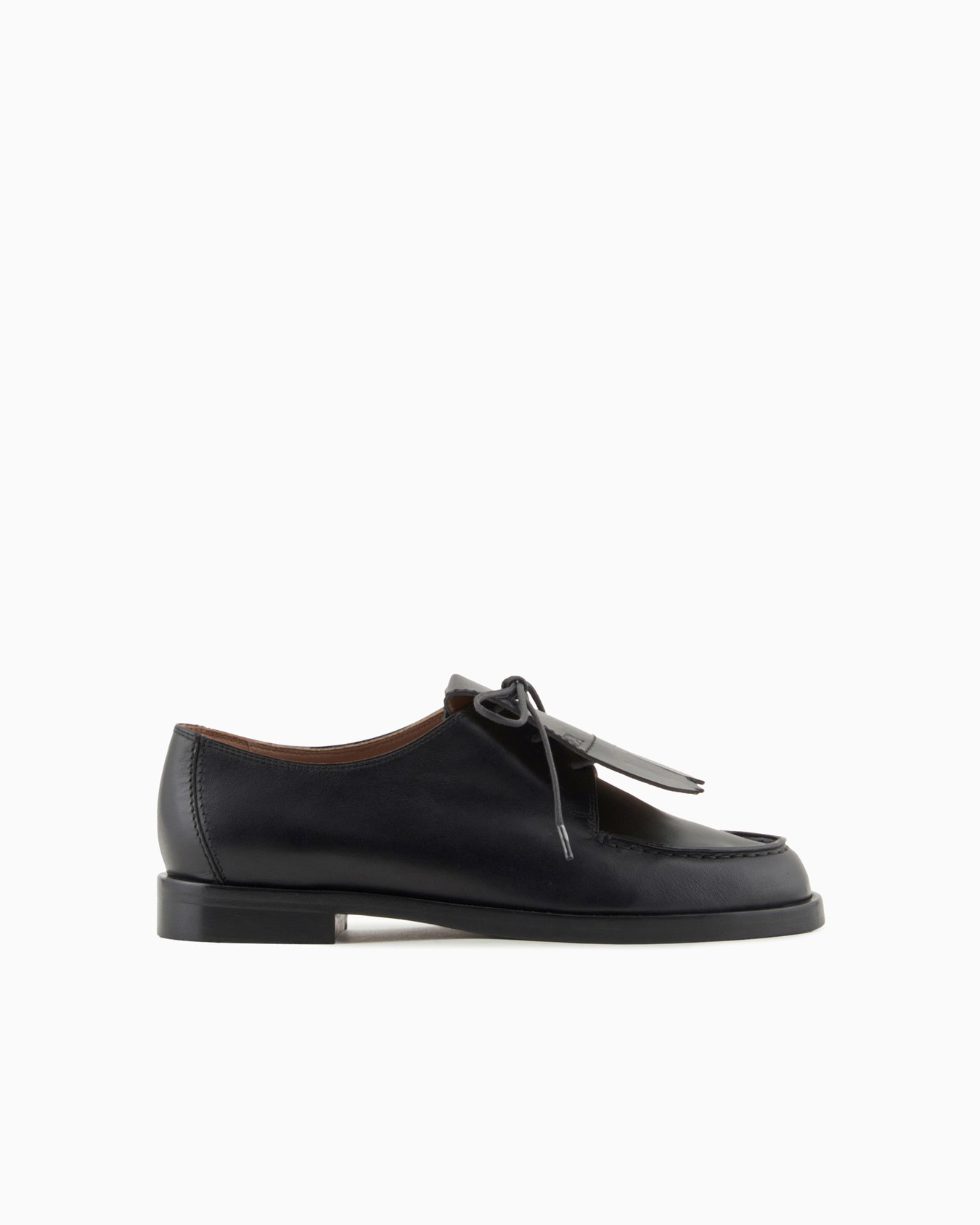 Leather lace-ups with fringes Slide 0