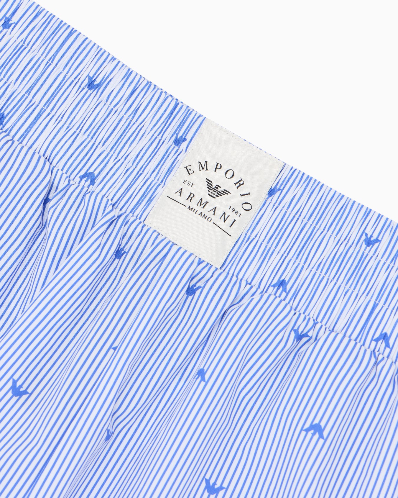 Bermuda loungewear con motivo a righe e logo eagle all over Slide 3