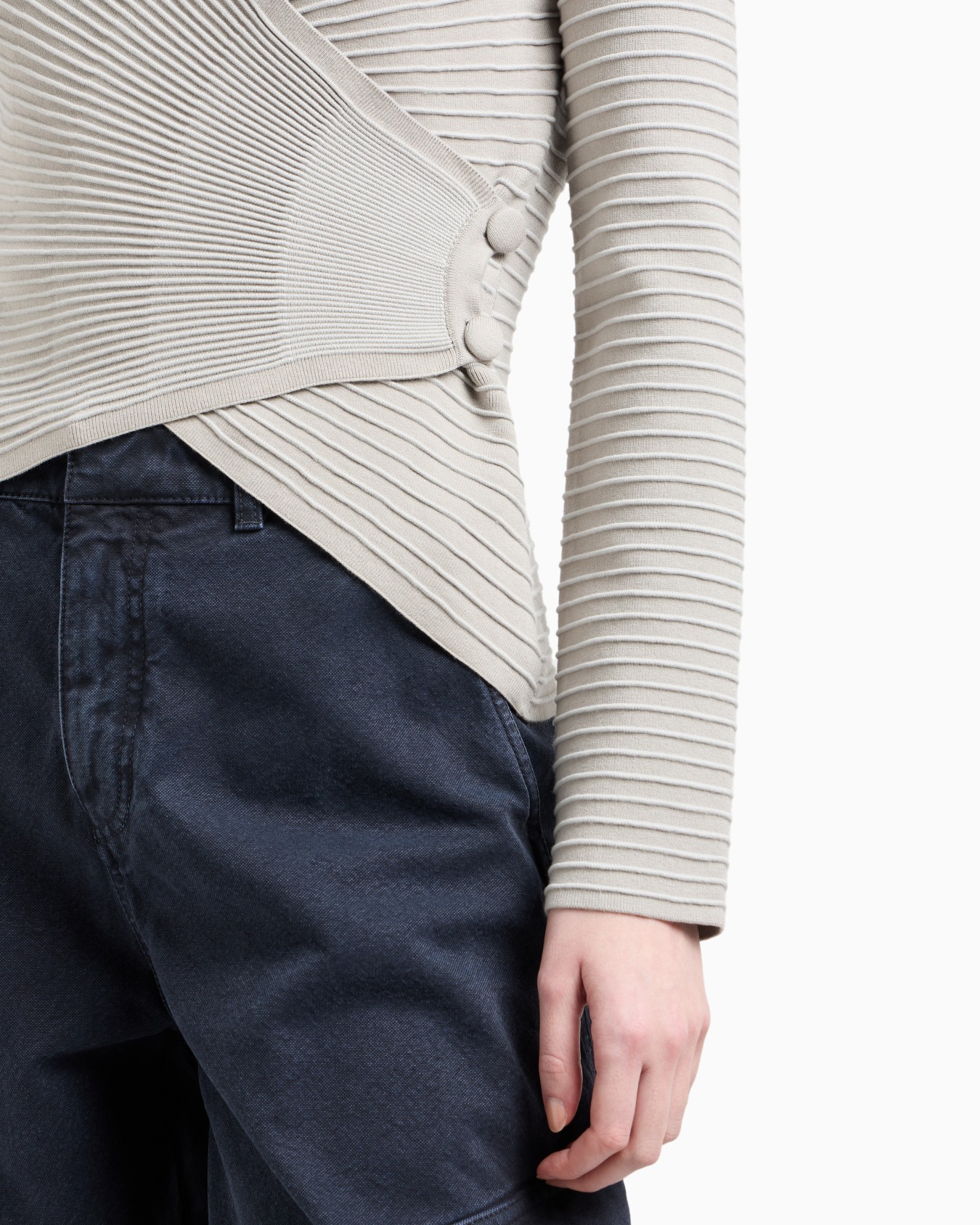 OTTOMAN FABRIC CROSS-OVER NECKLINE CARDIGAN Slide 4