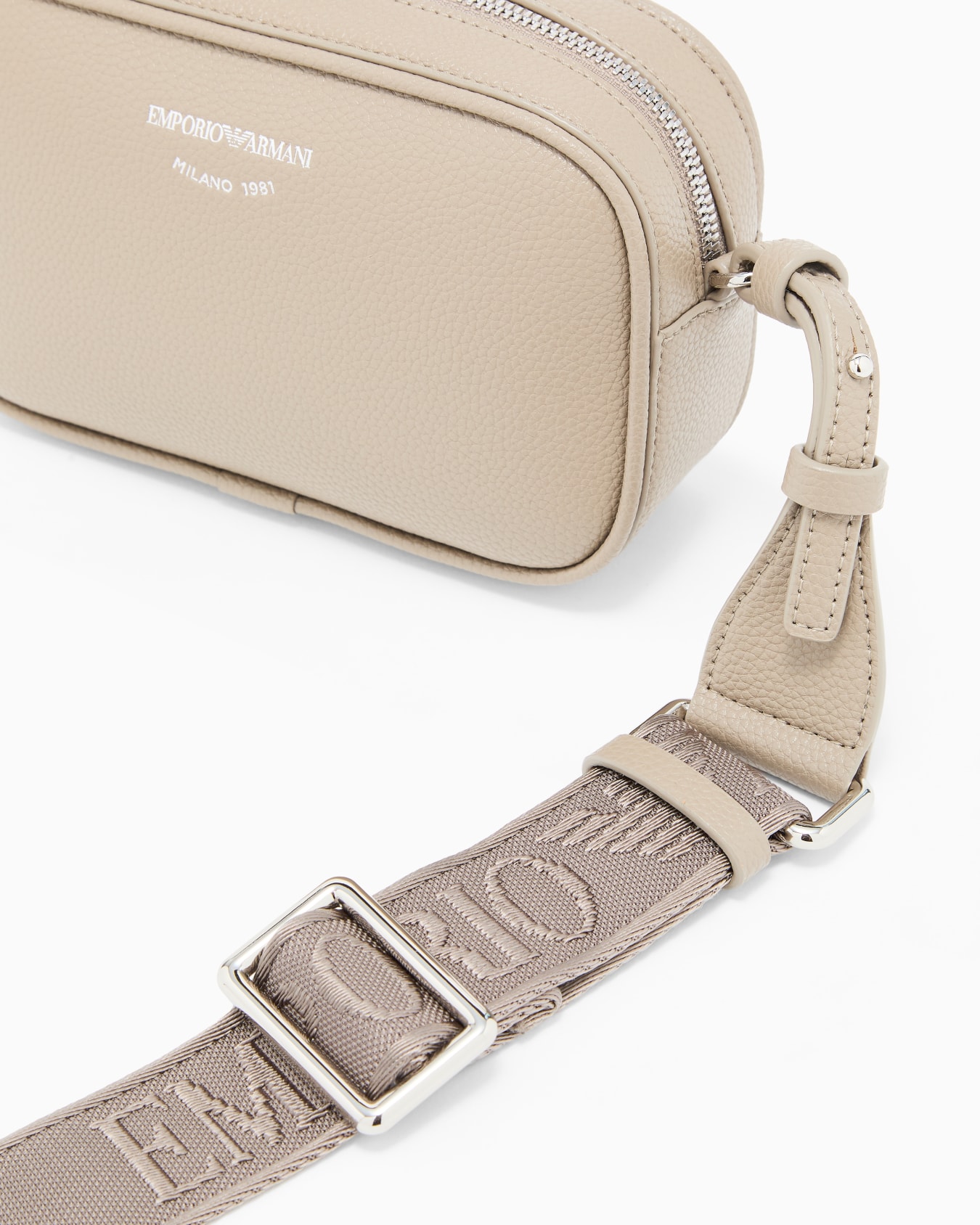 Deer-print camera case with shoulder strap Slide 4