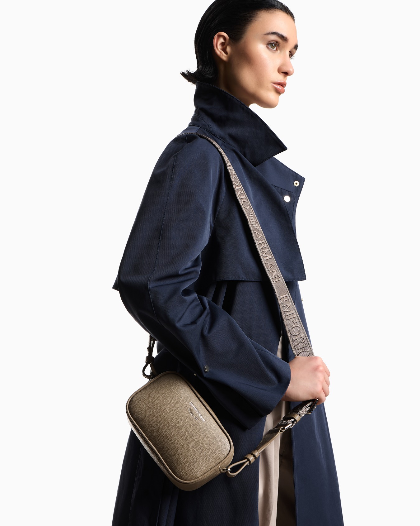 Deer-print camera case with shoulder strap Slide 5