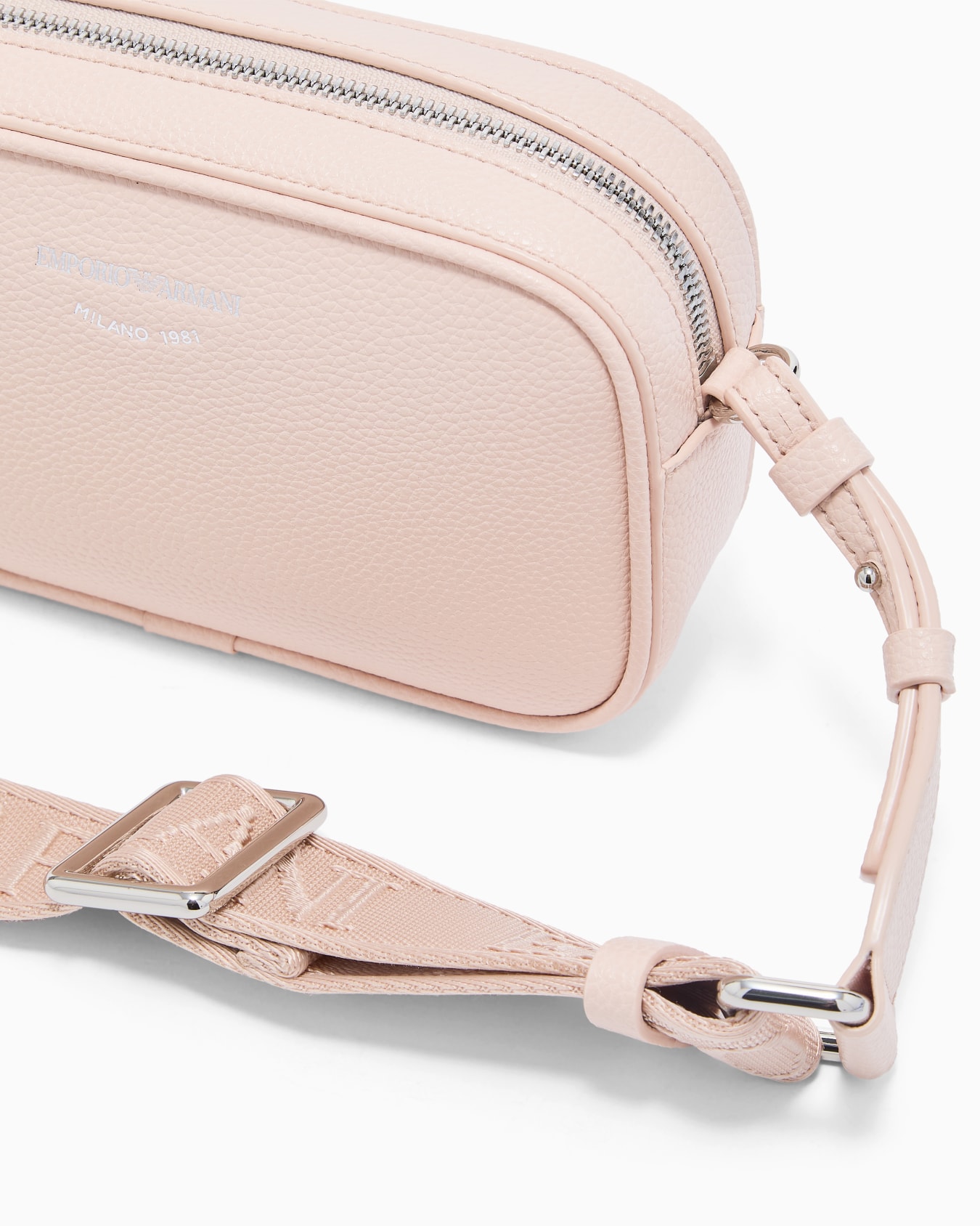 Deer-print camera case with shoulder strap Slide 4