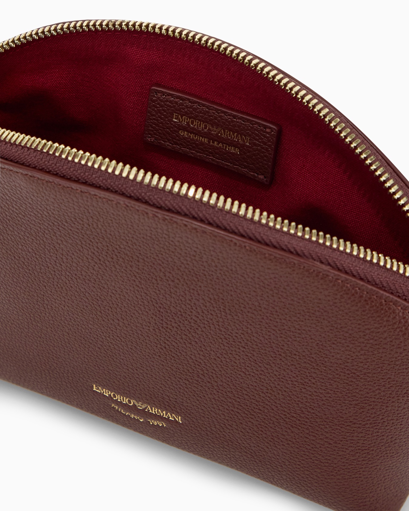 Beauty case textured leather with gold-toned zip Slide 2