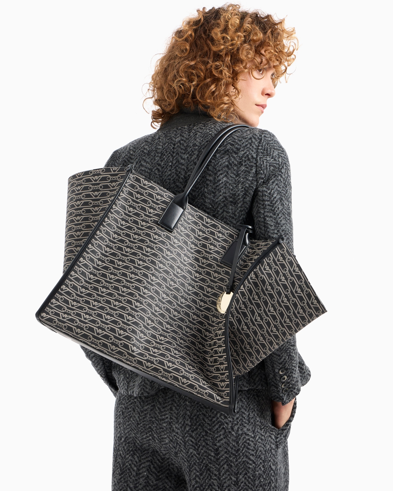 Maxi-Shopper mit Allover-Monogramm-Print Folie 5