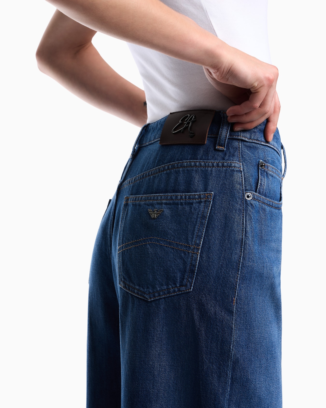 J8B relaxed-fit jeans in used look Lyocell-blend denim Slide 4