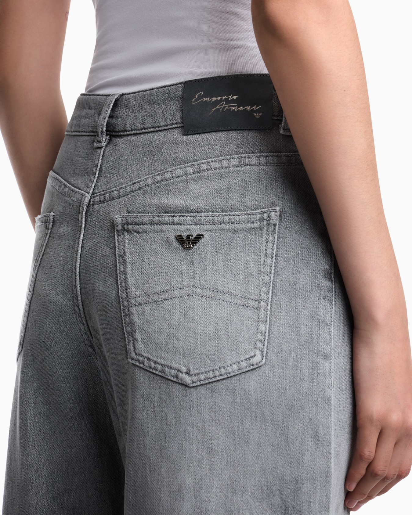 Jeans in rigid denim with wide legs and a high waist Slide 6