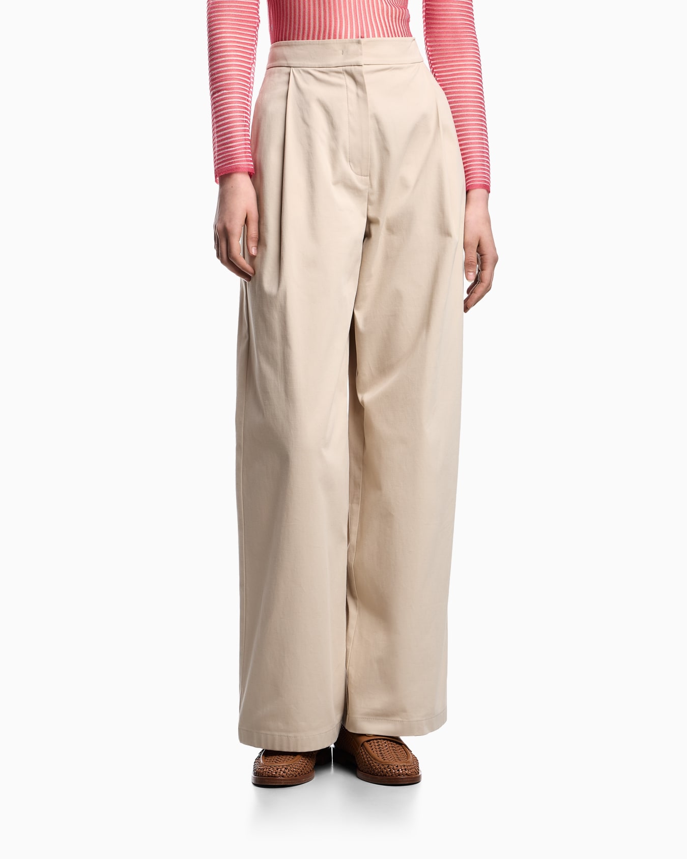 Brushed cotton trousers with pleats Slide 3