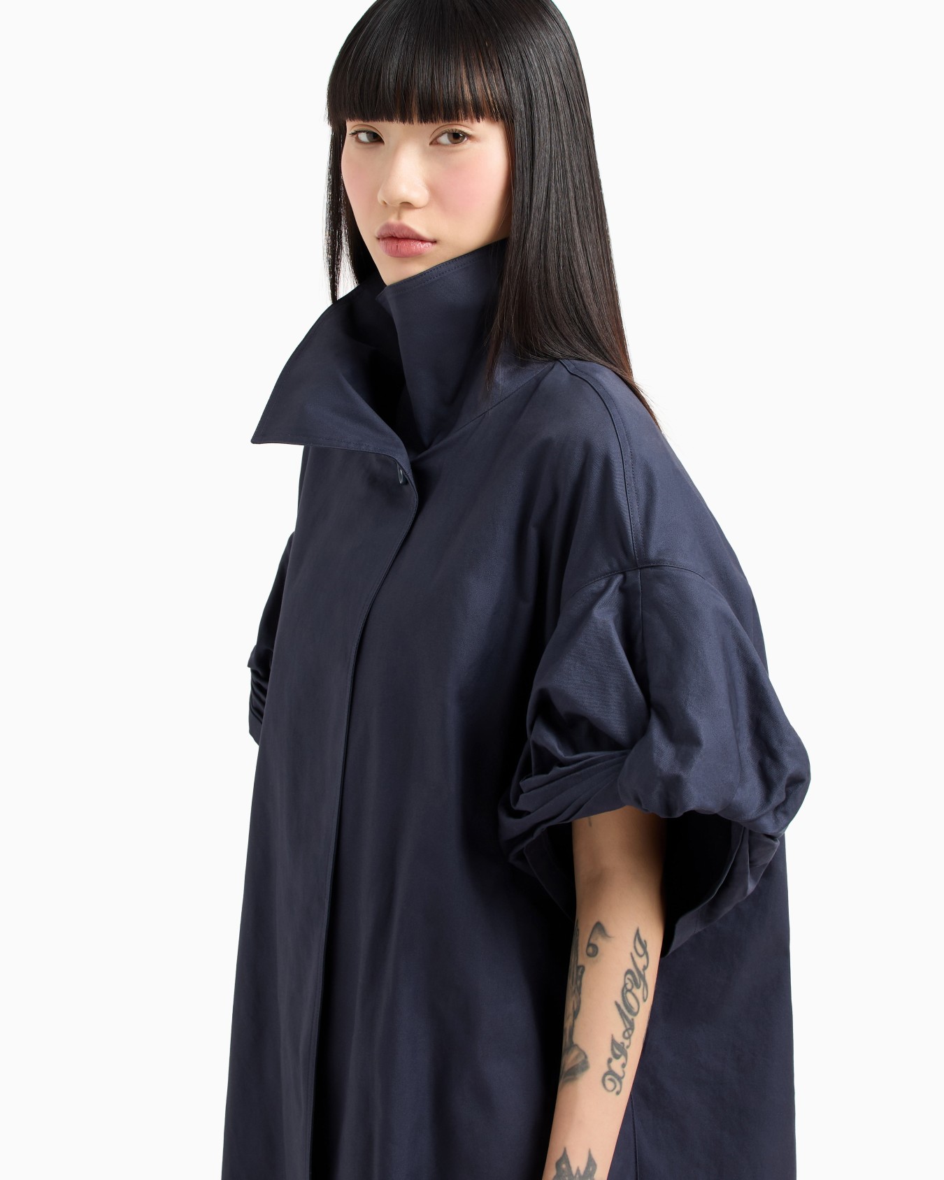 Pima gabardine trench coat with torchon Slide 3