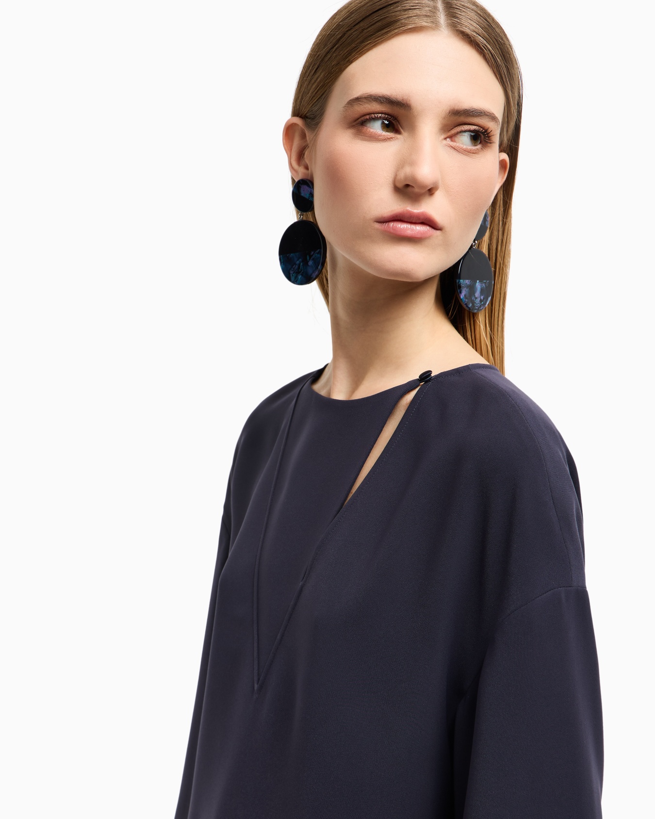 Technical cady blouse with laser cuts Slide 4