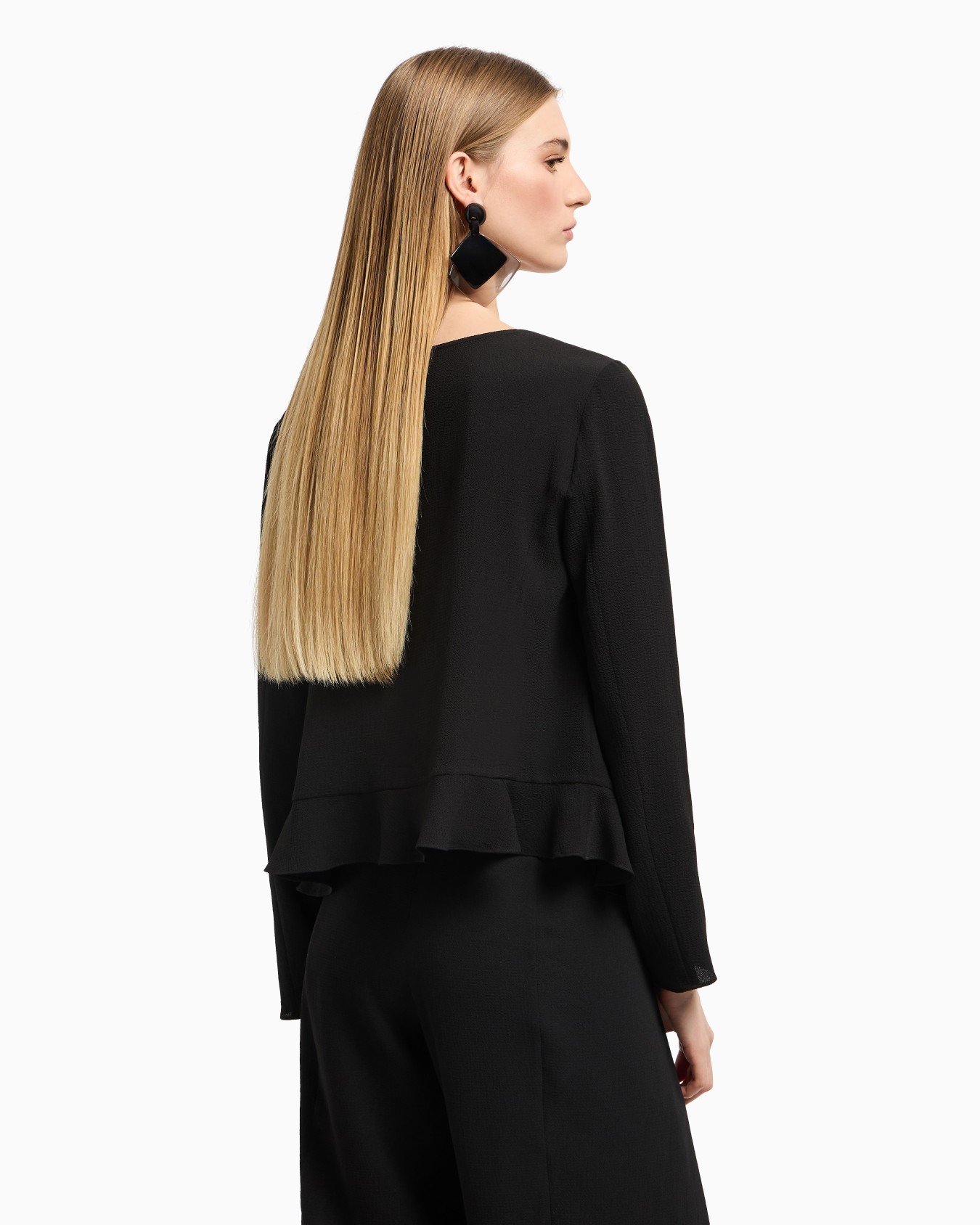 Chaqueta camisera de crepé fluido con volantes  Diapositiva 2