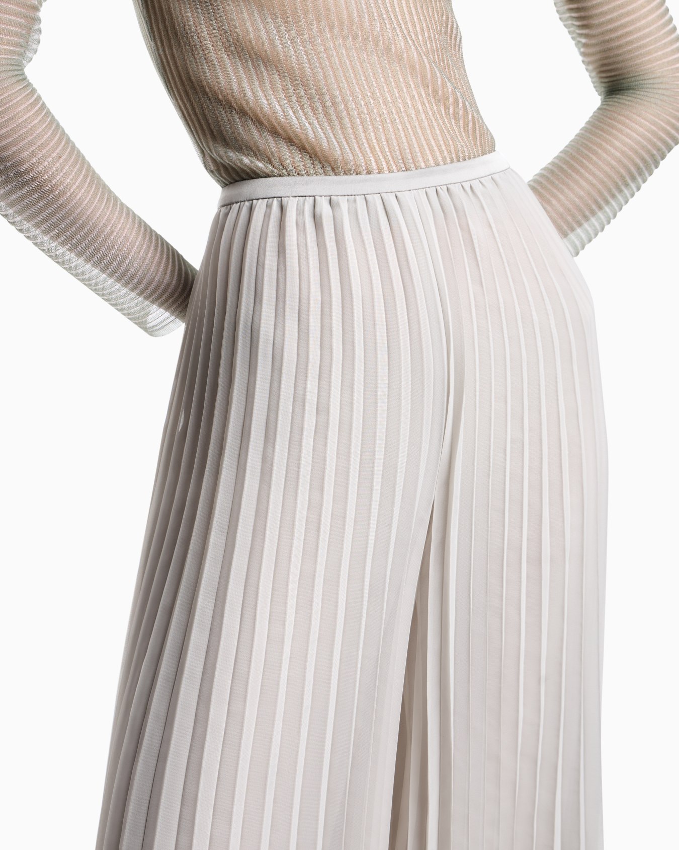 Pleated trousers in technical georgette  Slide 4