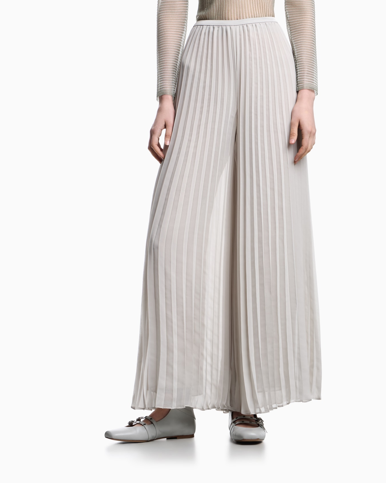 Pleated trousers in technical georgette  Slide 3