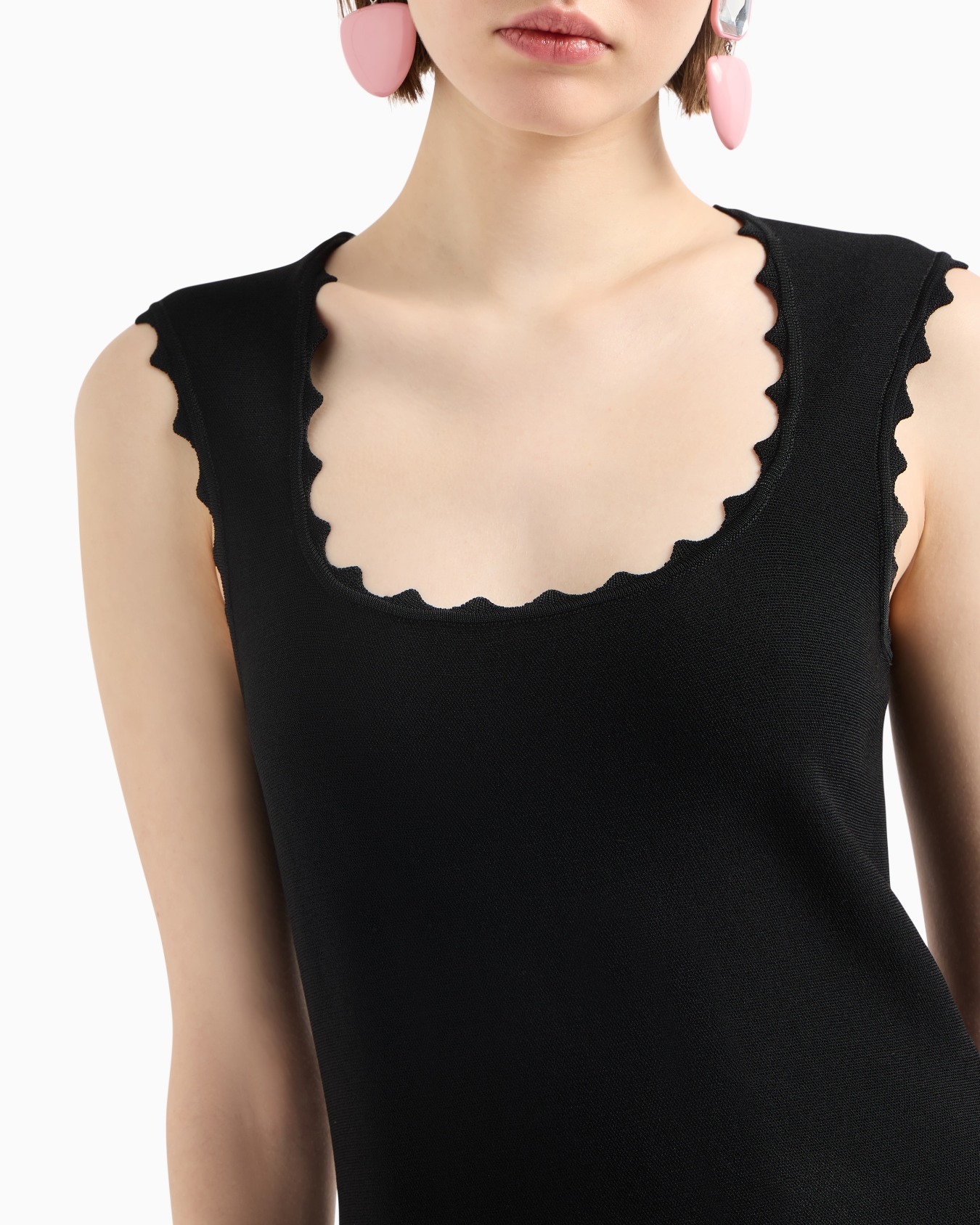 Knitted dress with scalloped edges  Slide 3