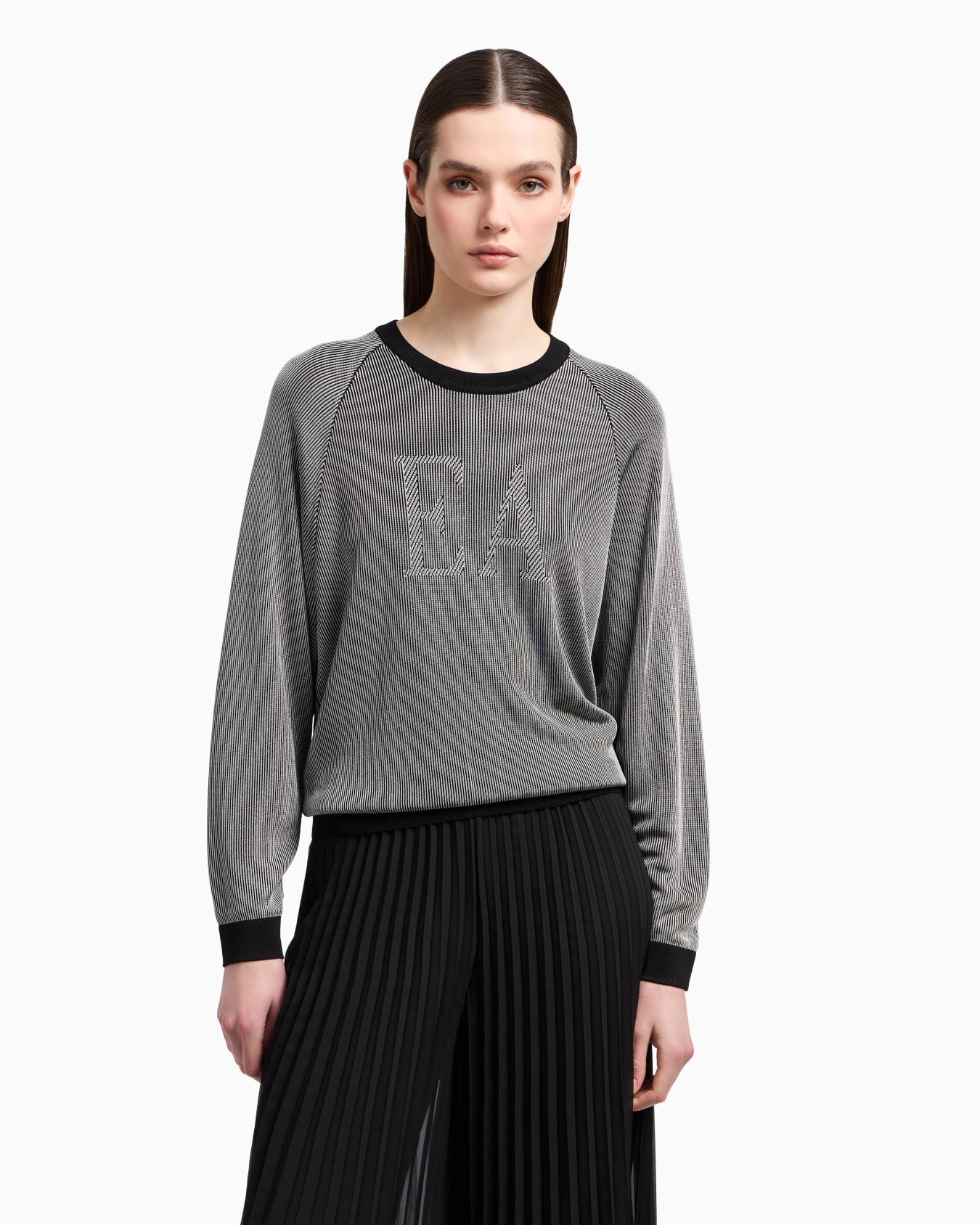 Two-tone fisherman’s rib jumper with EA logo Slide 3