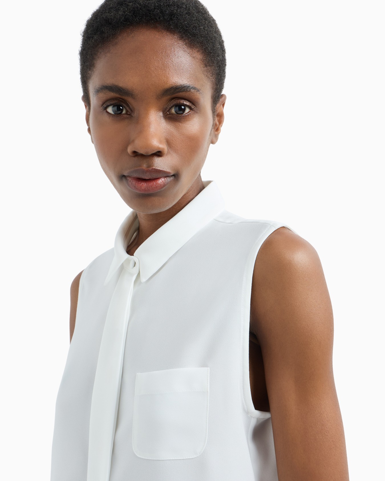 Fluid crêpe sleeveless blouse Slide 5
