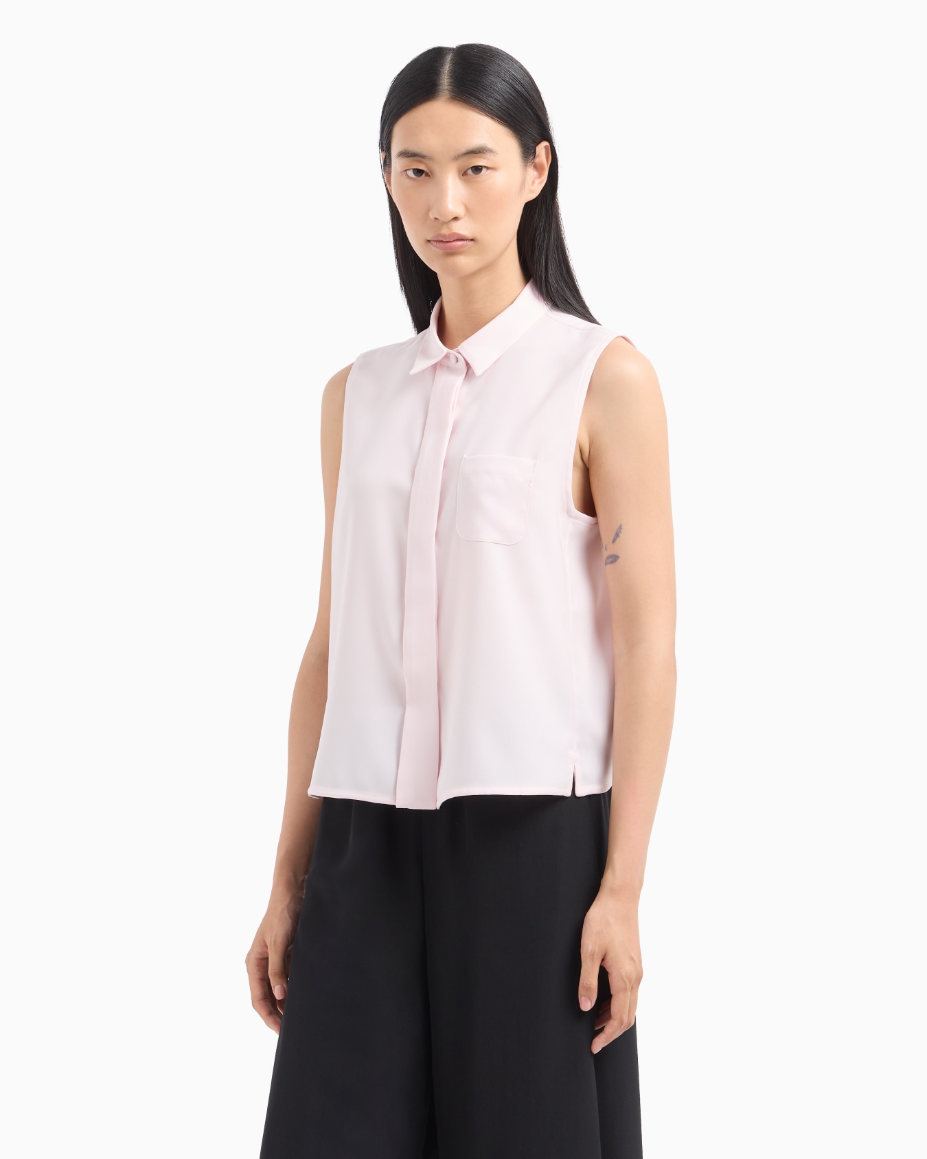 Fluid crêpe sleeveless blouse Slide 4