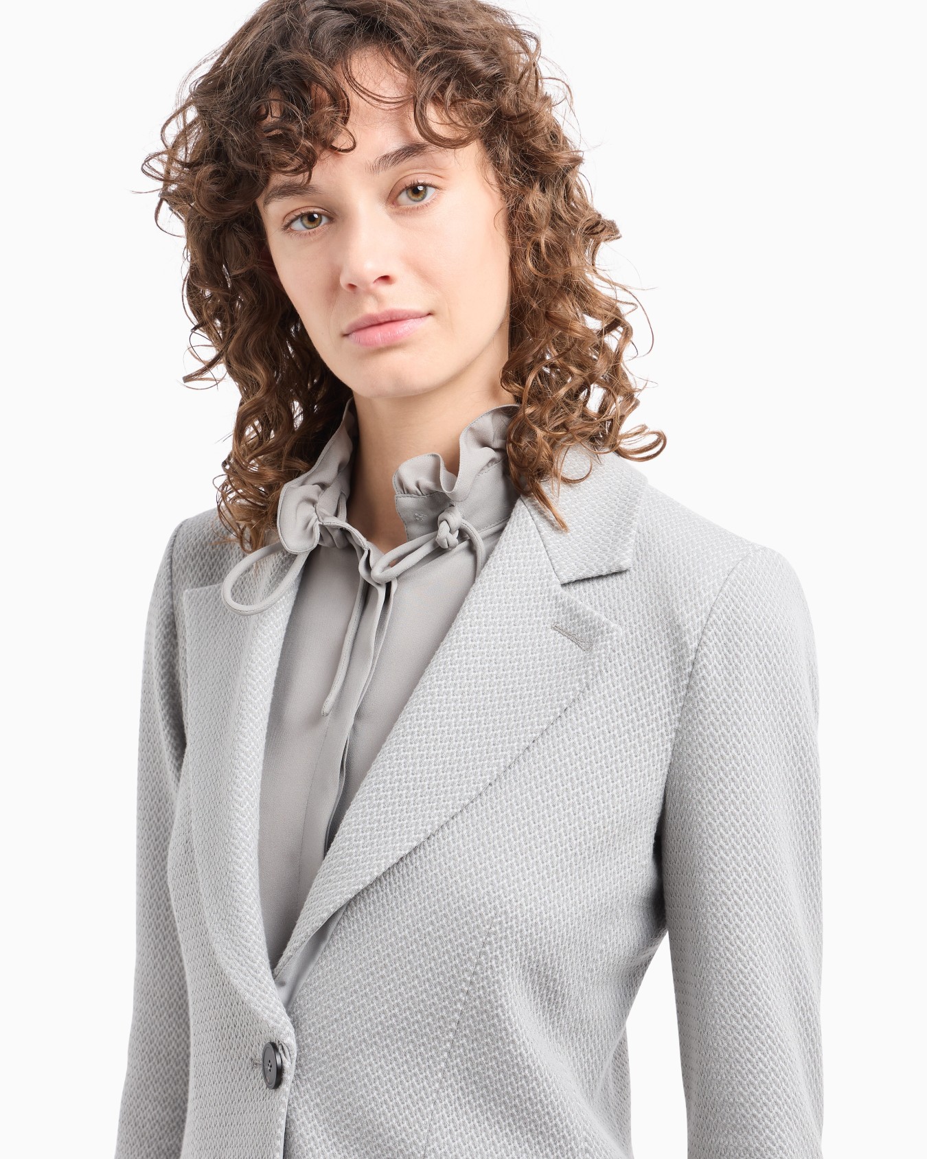 Icon single-breasted jacket in an embossed jacquard knit jersey Slide 5