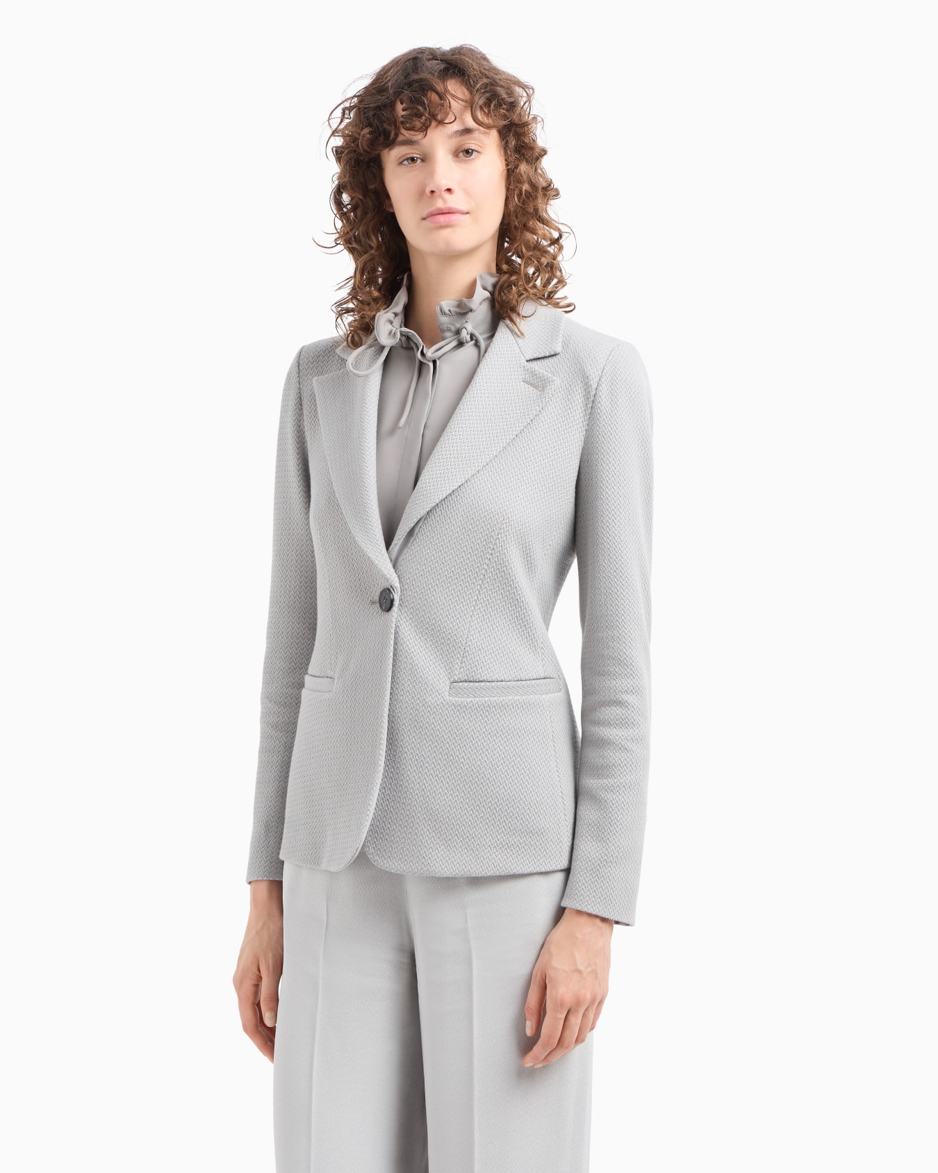 Icon single-breasted jacket in an embossed jacquard knit jersey Slide 4