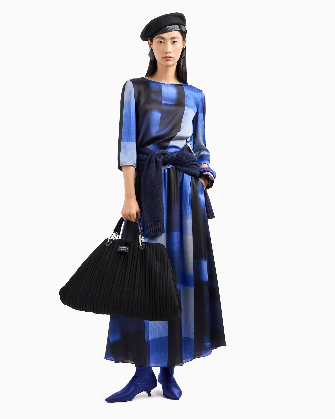 Long skirt in a check-print satin with multicolour shading Slide 3