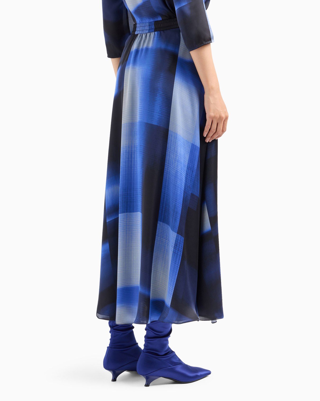 Long skirt in a check-print satin with multicolour shading Slide 2