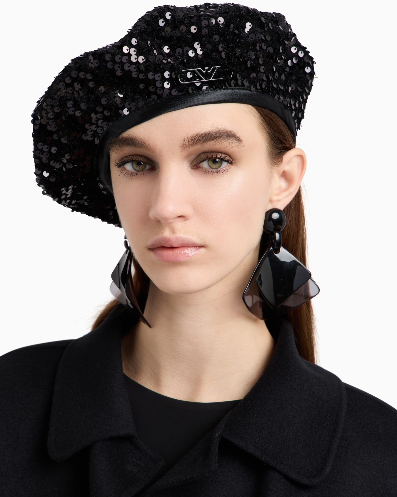 Chenille beret with all-over sequins Slide 2