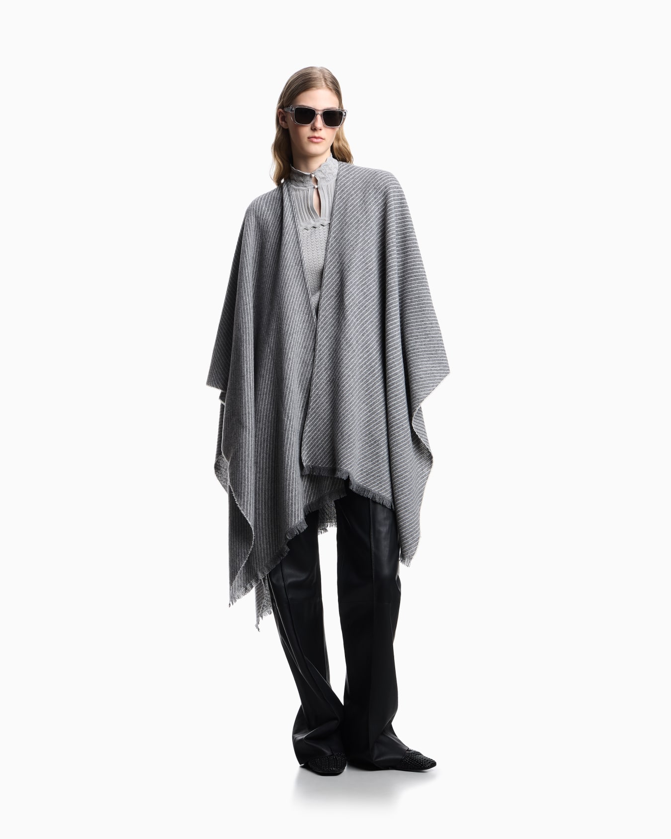 Two-toned wool cape Slide 1