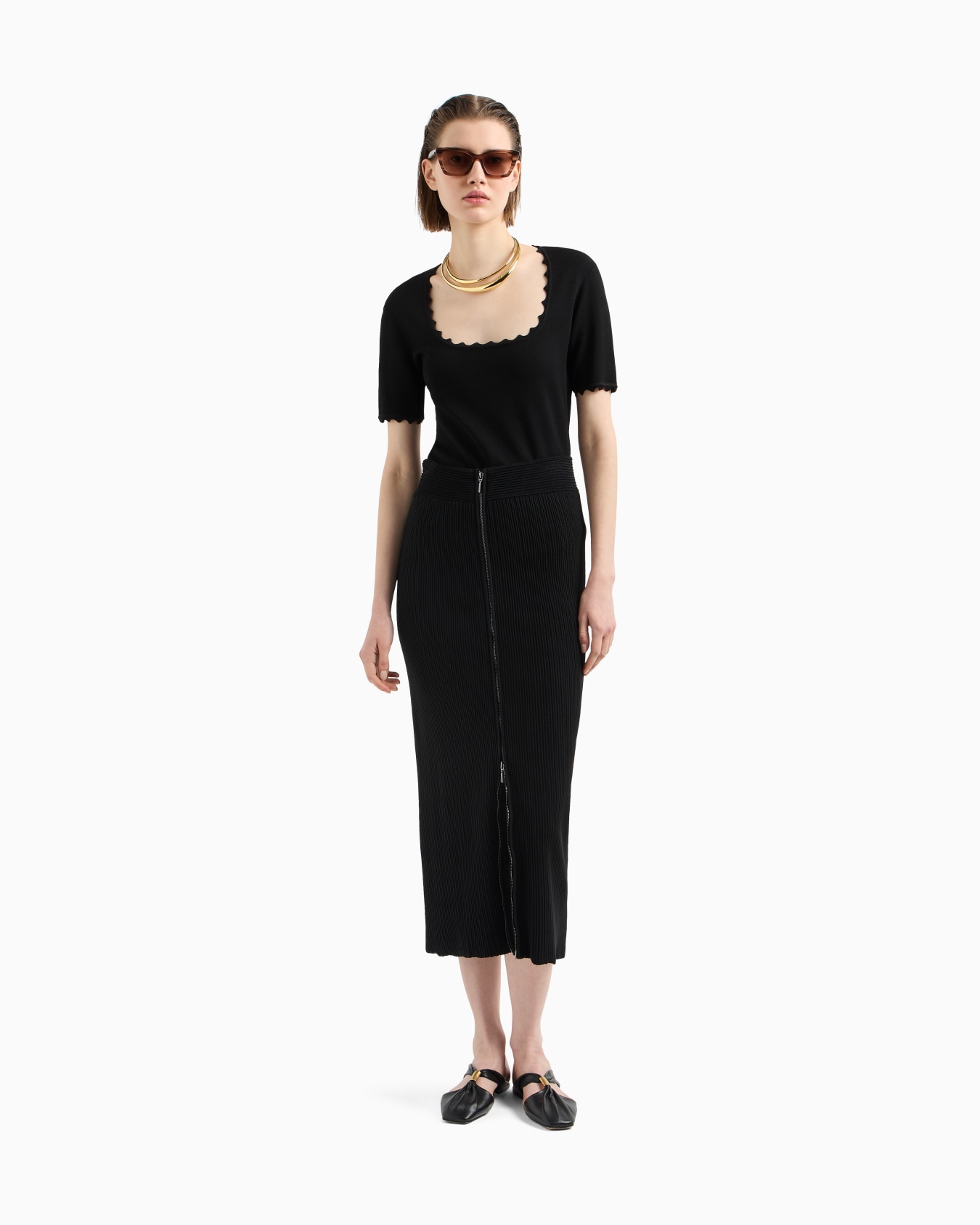 Knitted top with scalloped edges Slide 1