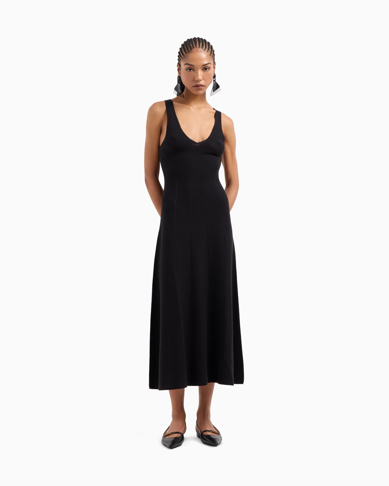 Seamless, links-stitch knit long dress  Slide 3