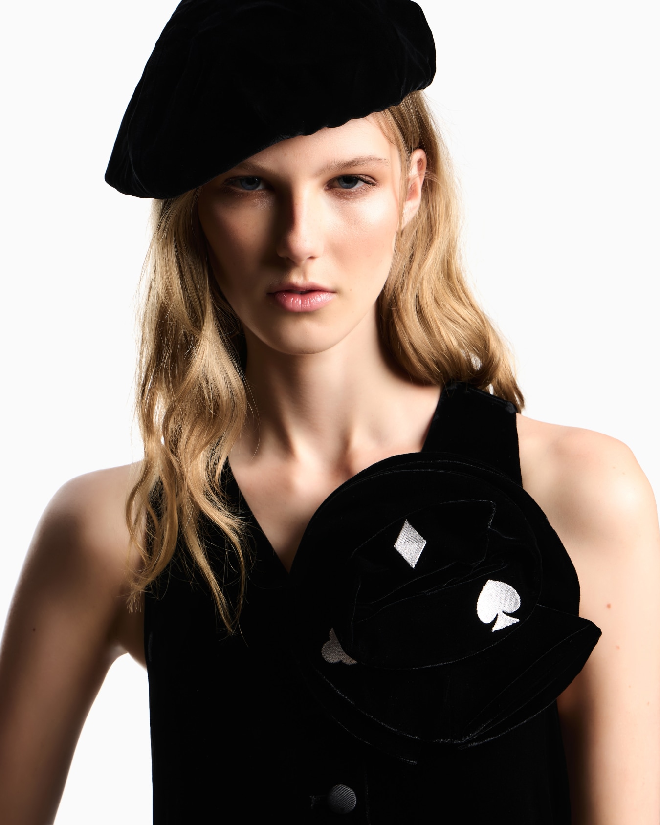 Combinaison en velours avec broche Jeu de Cartes ASV Diapositive 4