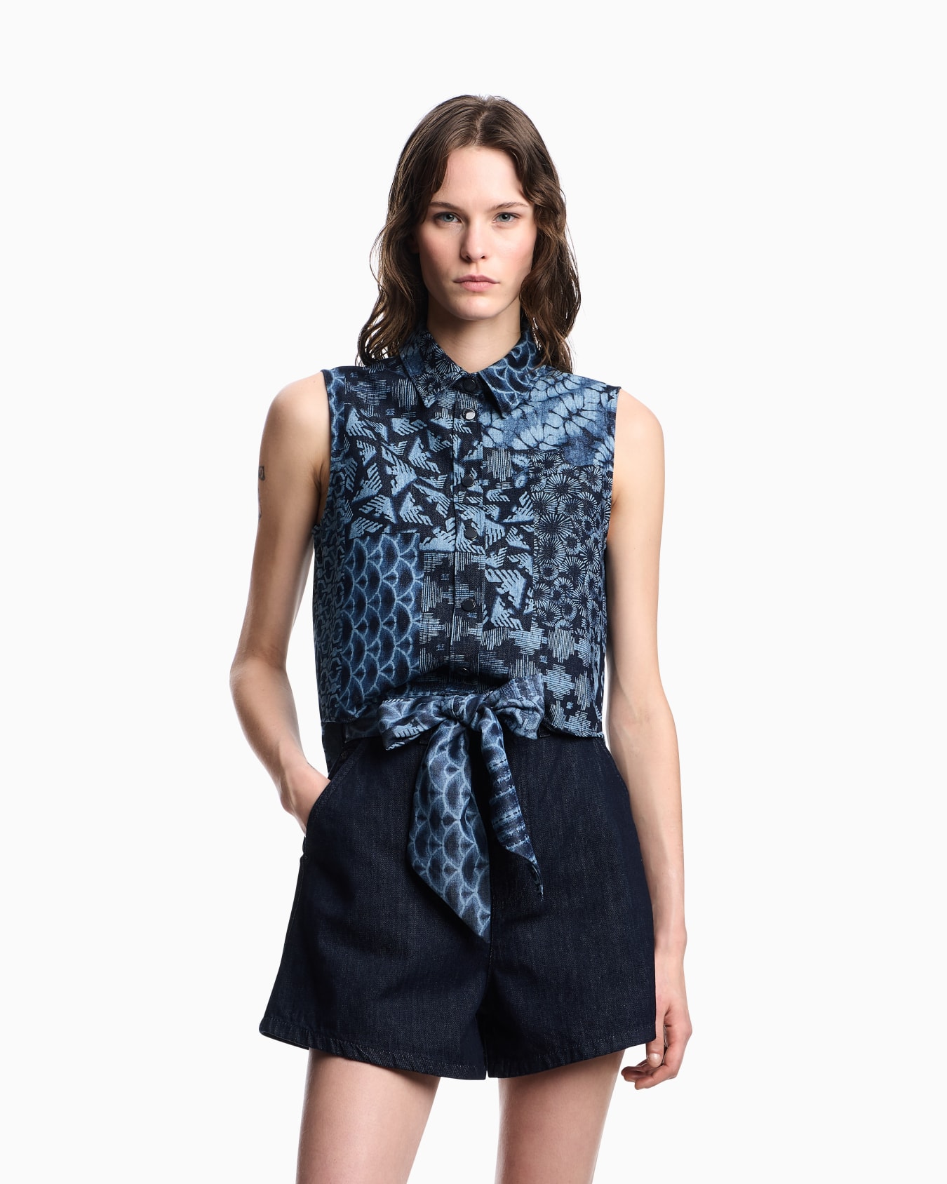 J77 high-rise denim shorts with a printed sash Slide 3
