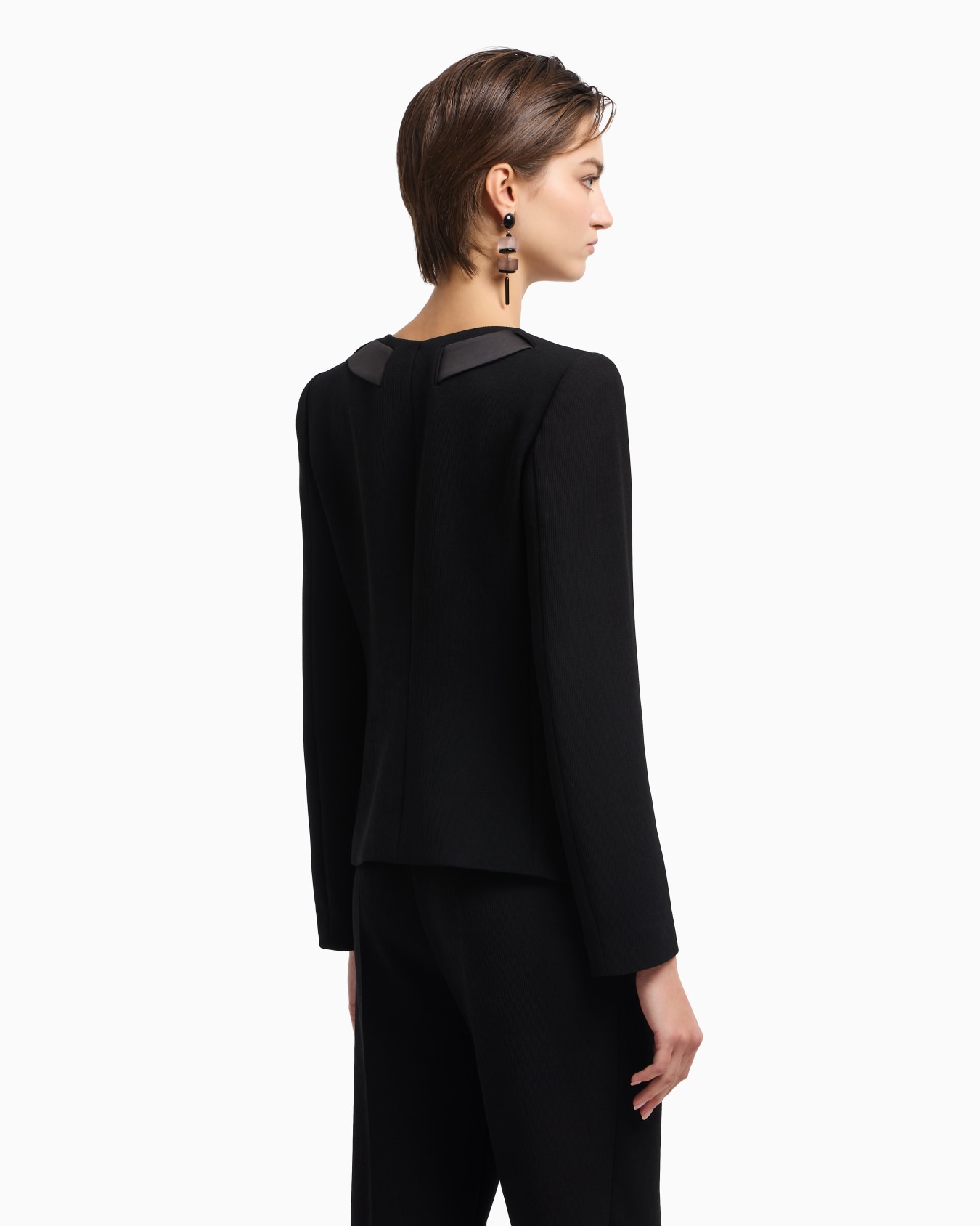 Jacket with a bark-effect fluid crêpe ribbon detail Slide 3