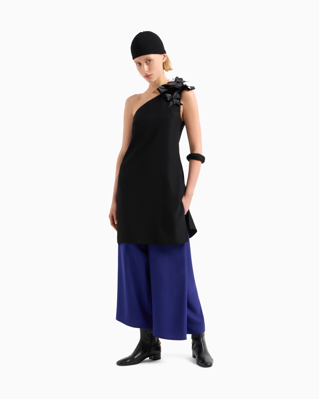 Butterfly one-shoulder dress in a fluid technical fabric with an oversized bow and brooches Slide 2
