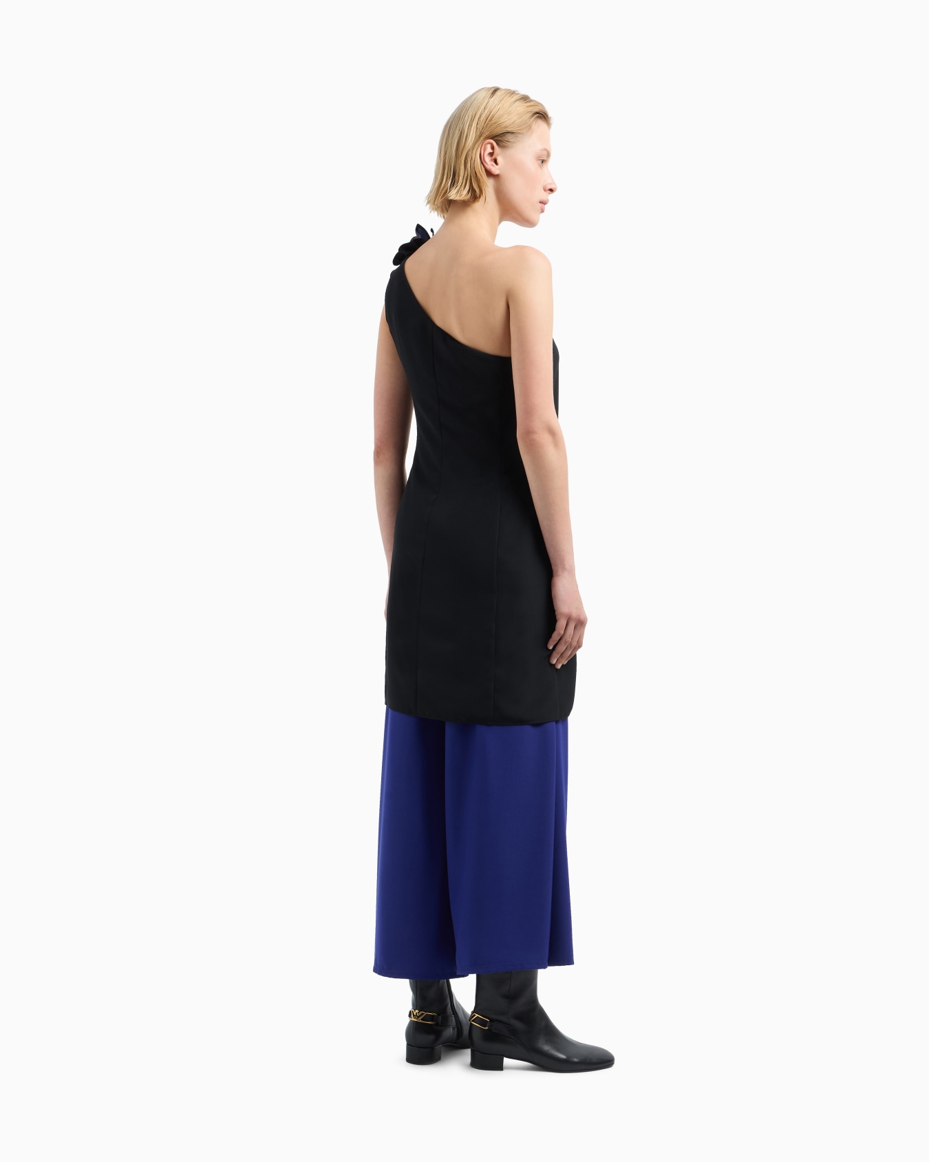 Butterfly one-shoulder dress in a fluid technical fabric with an oversized bow and brooches Slide 3