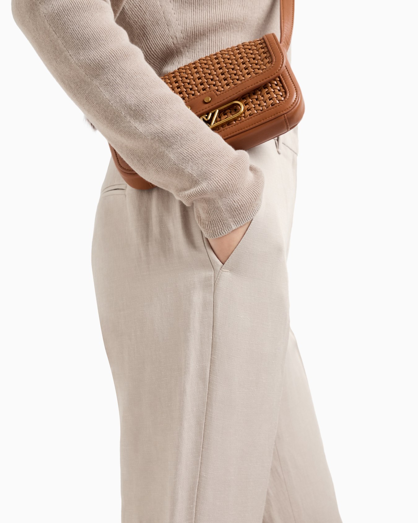 Linen-blend trousers with pleats Slide 4
