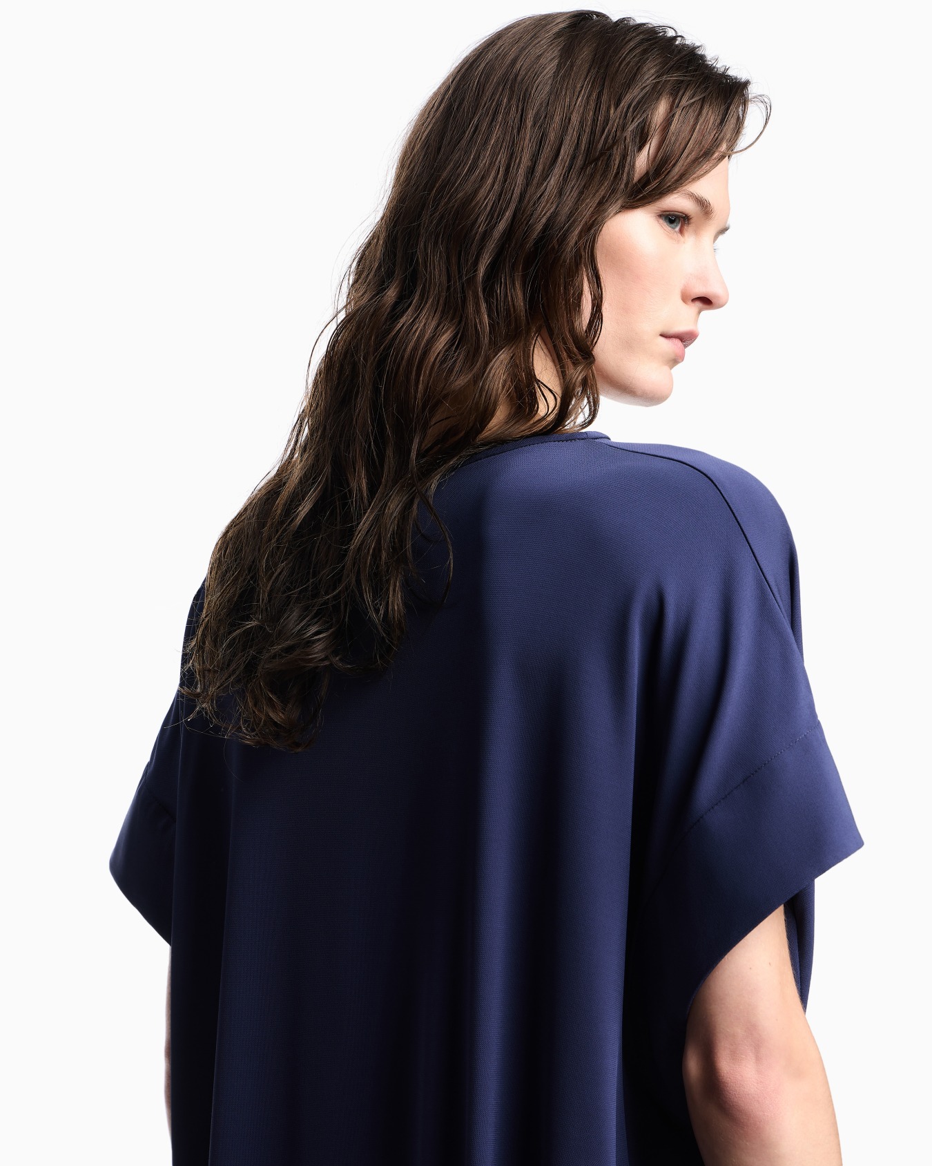Oversized jumper in viscose interlock with a crêpe feel Slide 4
