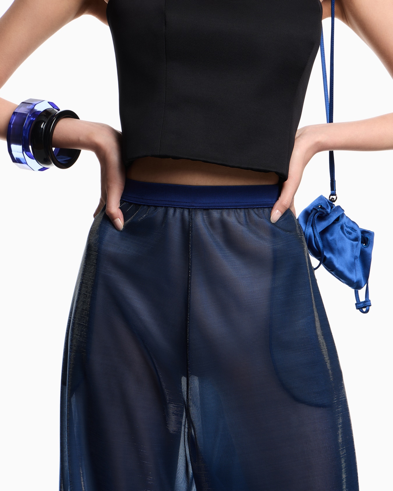 Weite Hose aus schillerndem Jersey Folie 4