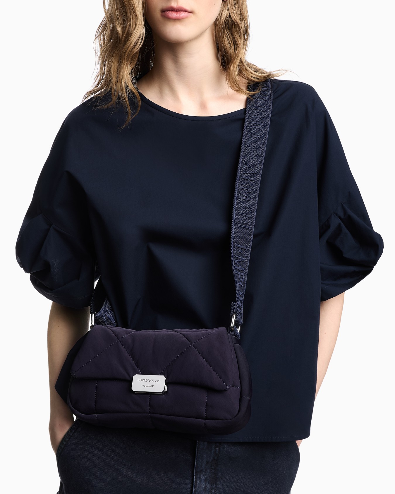 Medium shoulder bag in matelassé nylon Slide 5