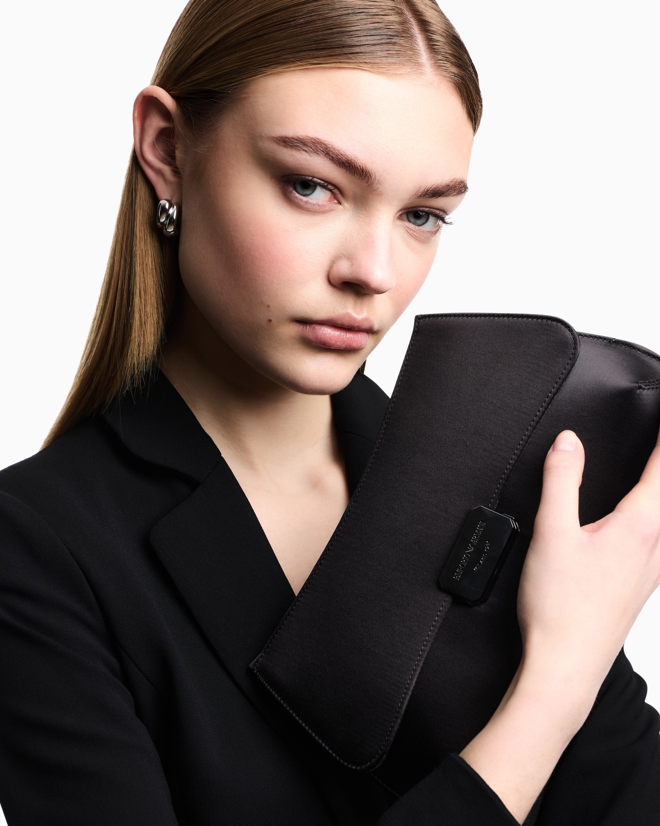 Satin clutch bag with chain strap Slide 6