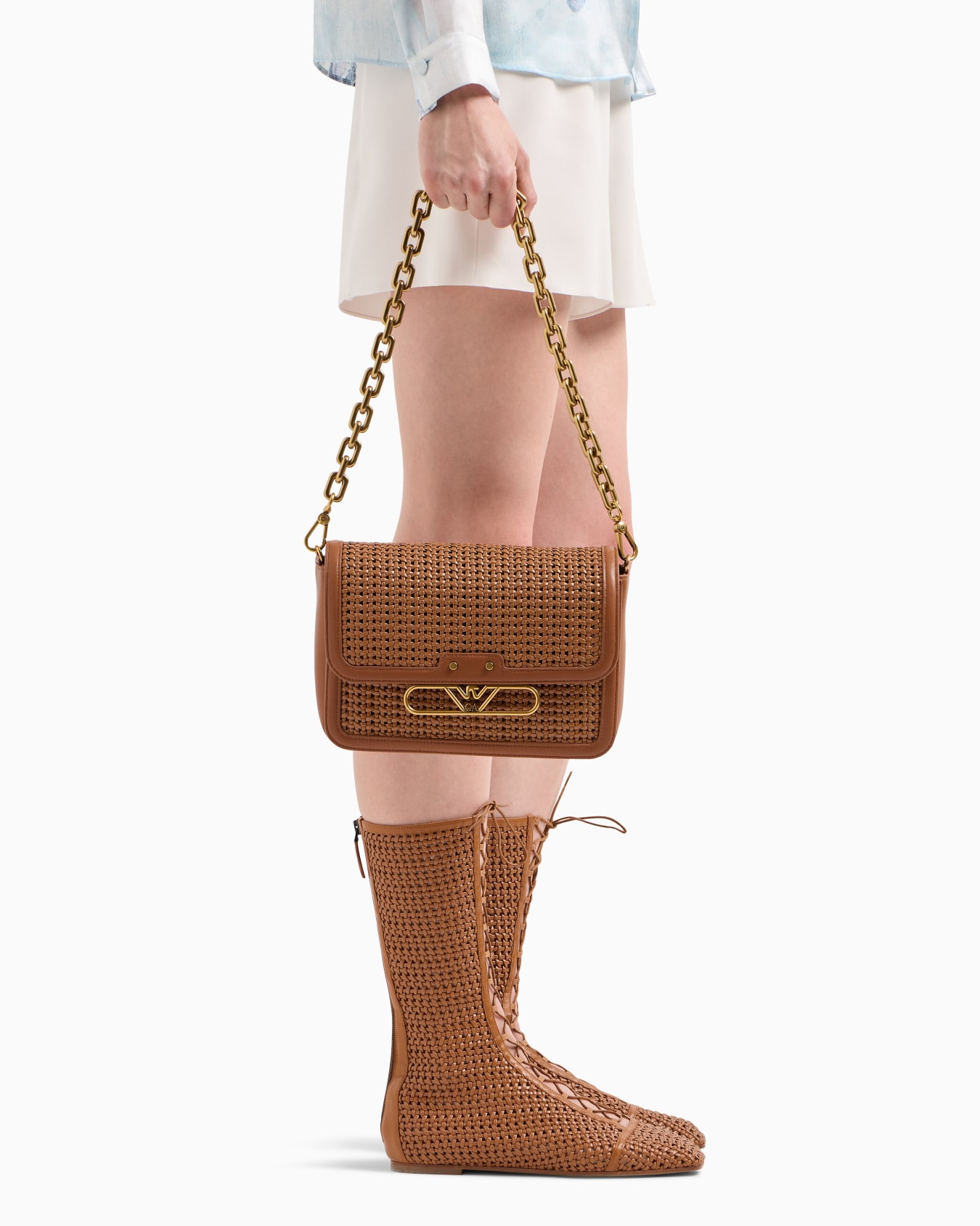 Interwoven shoulder bag with metal eagle logo Slide 5