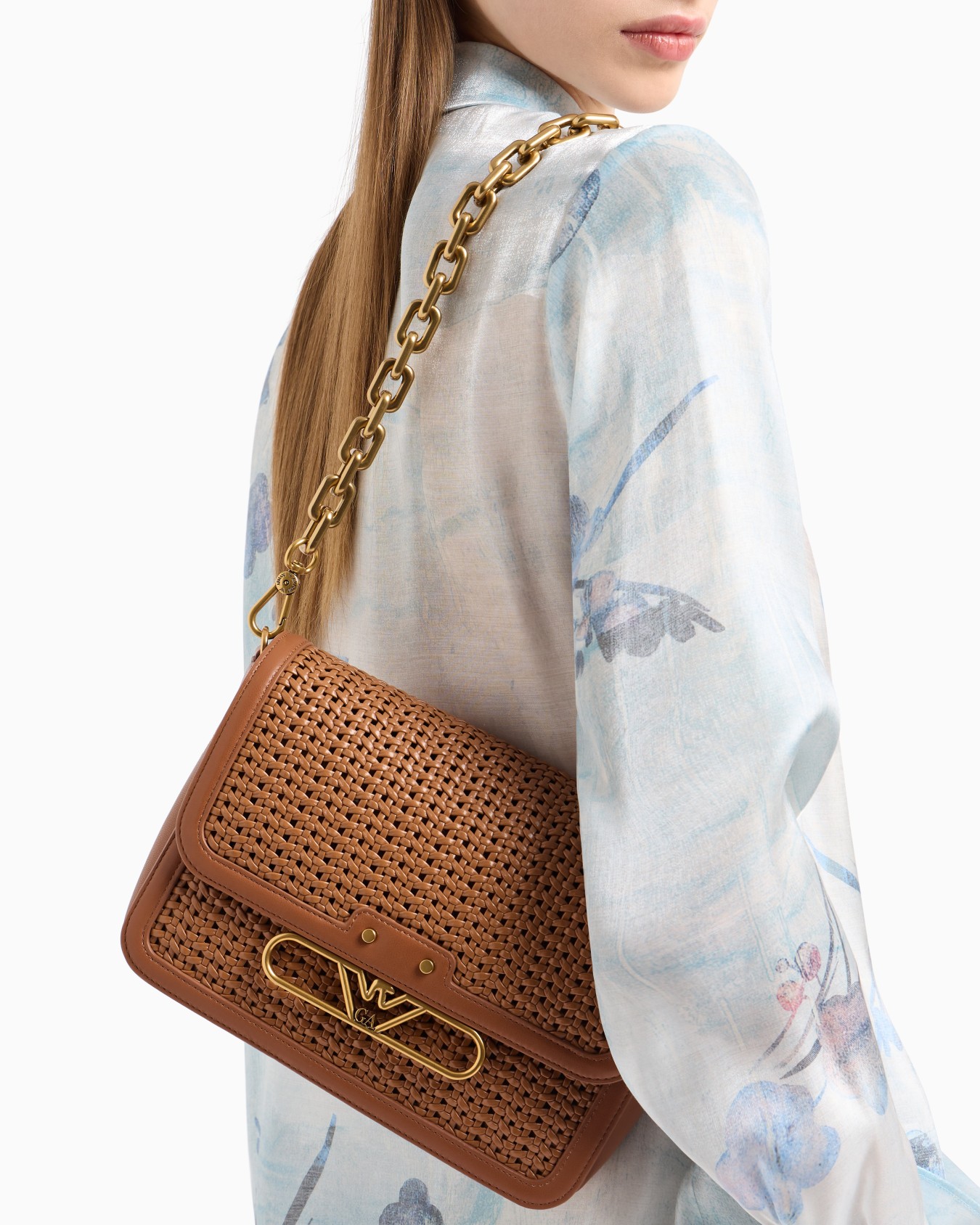 Interwoven shoulder bag with metal eagle logo Slide 6
