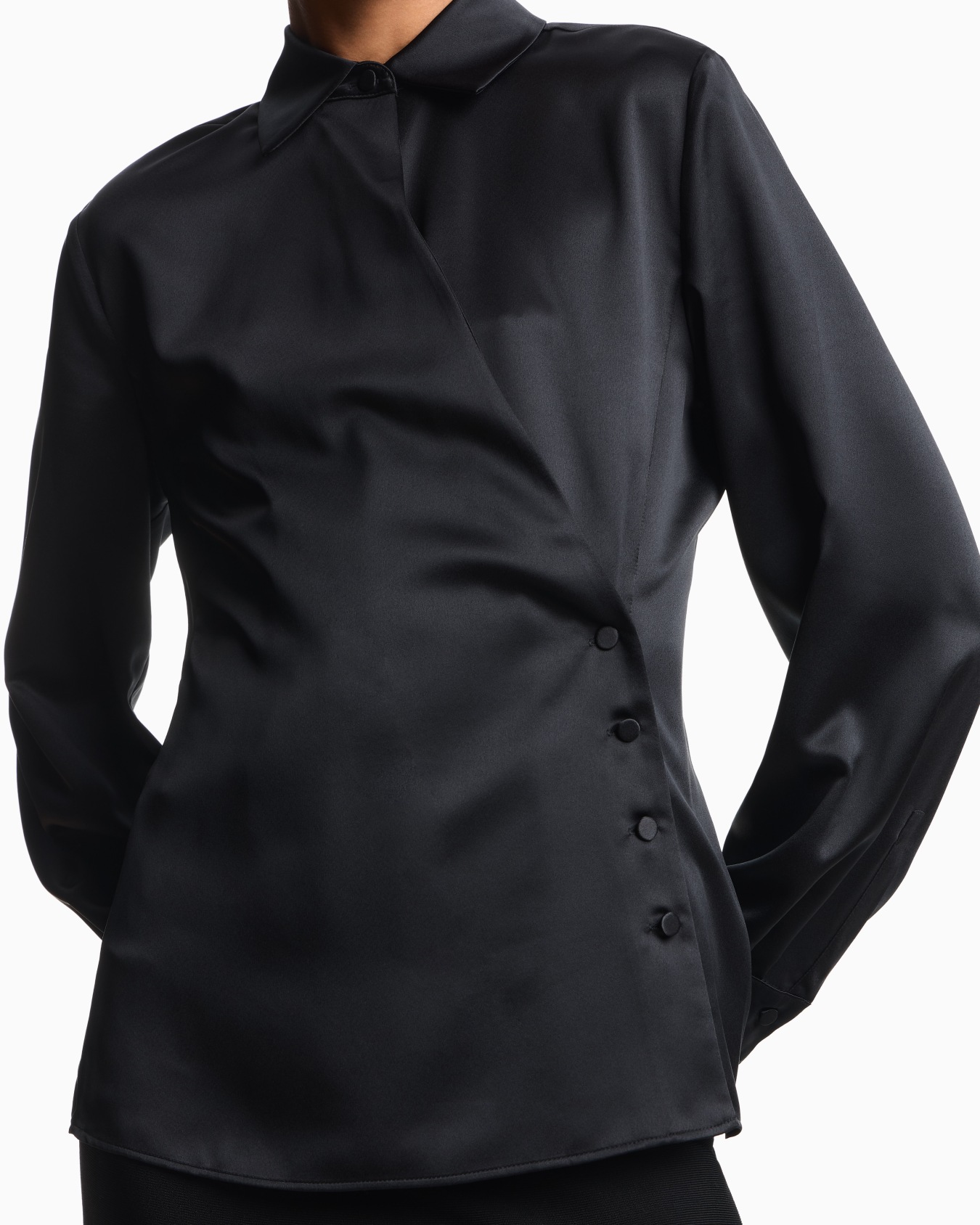 Camicia con chiusura a portafoglio in crepe satin Slide 4