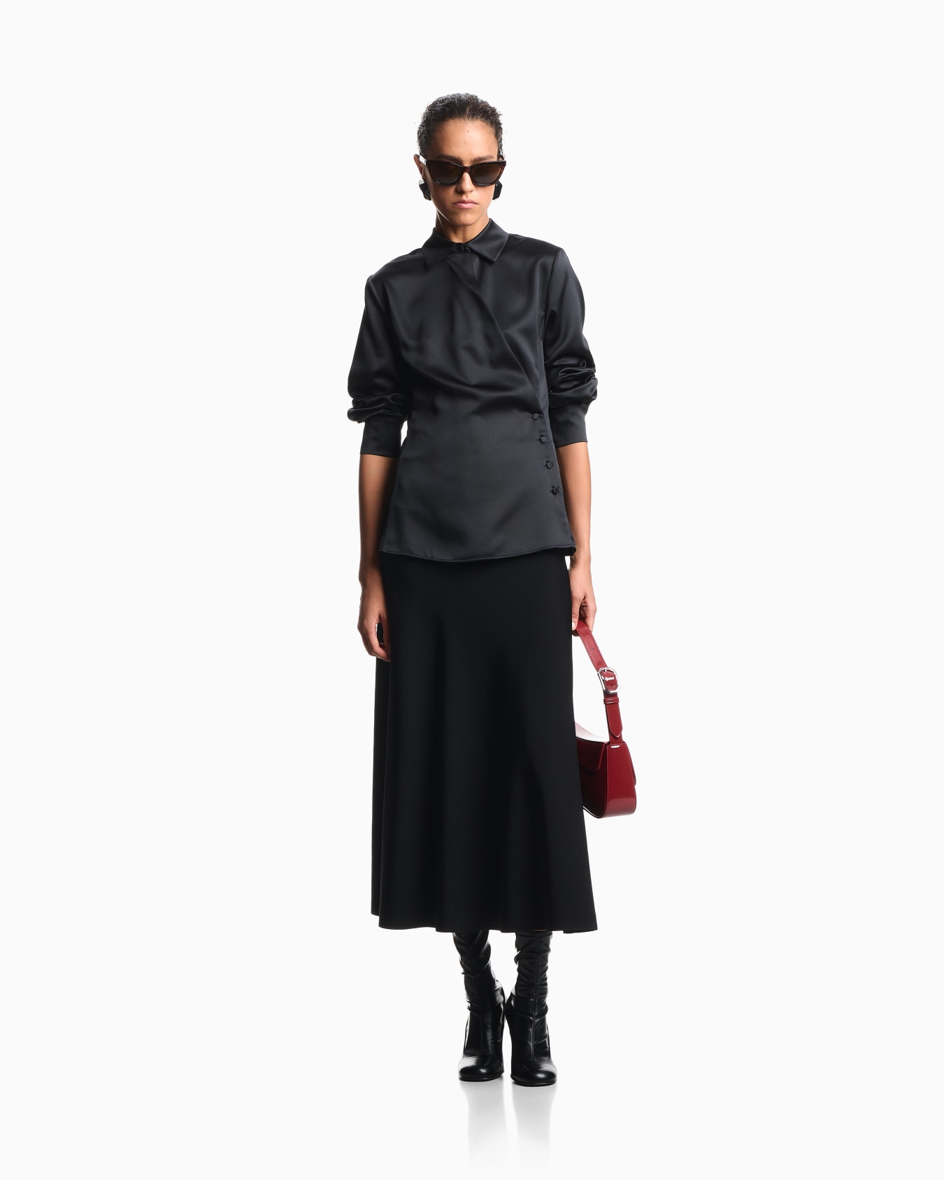 Camicia con chiusura a portafoglio in crepe satin Slide 1