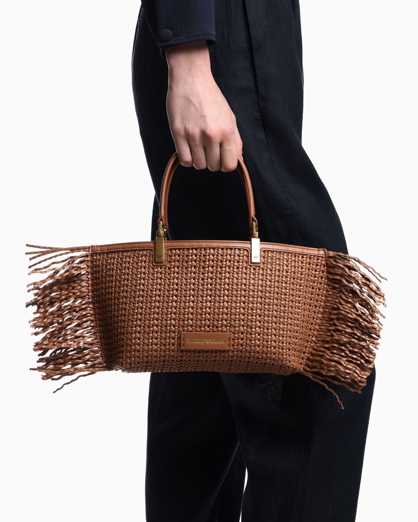 Borsa a mano intrecciata con dettaglio frange Slide 5