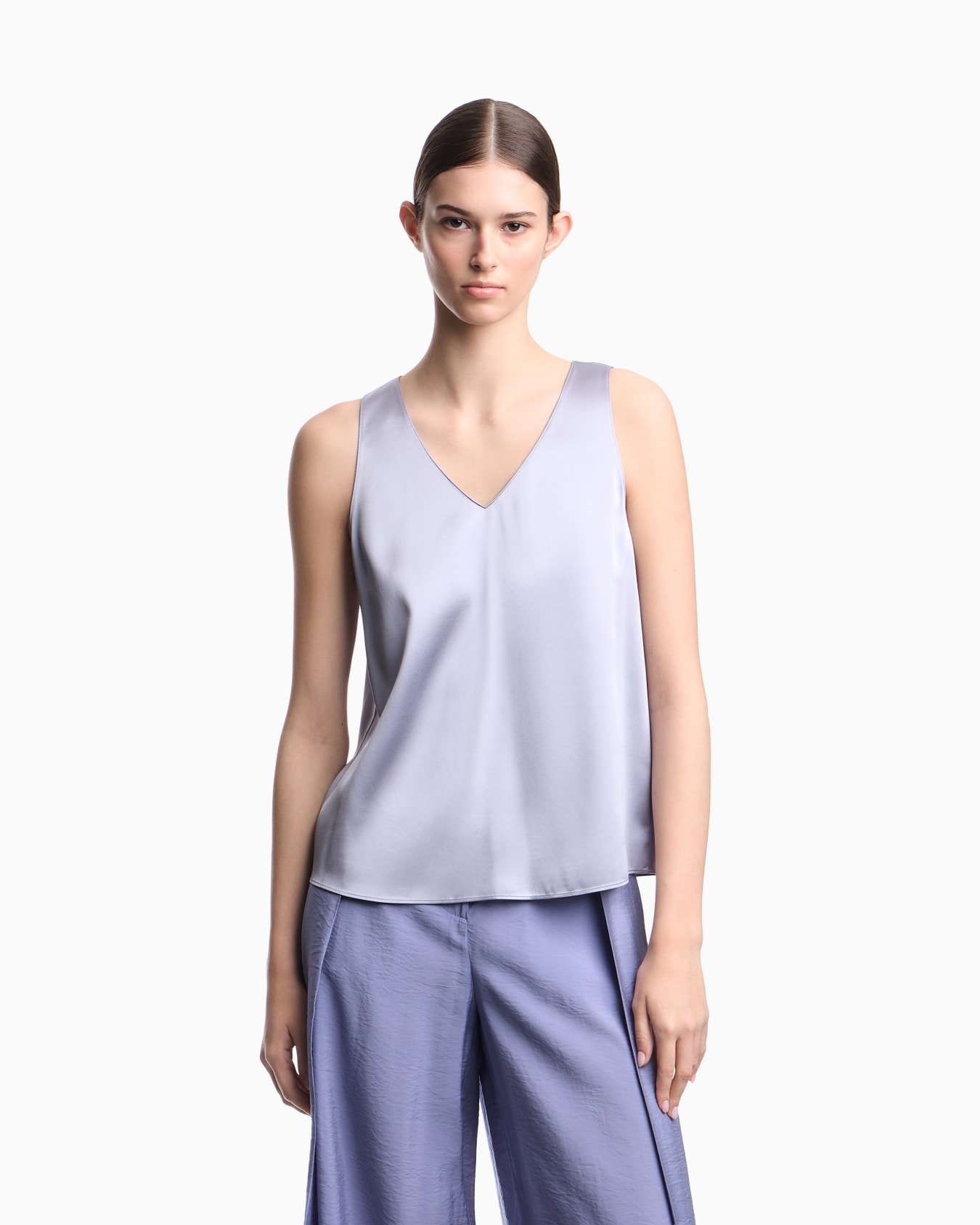 Top con cuello de pico de raso de seda Diapositiva 3