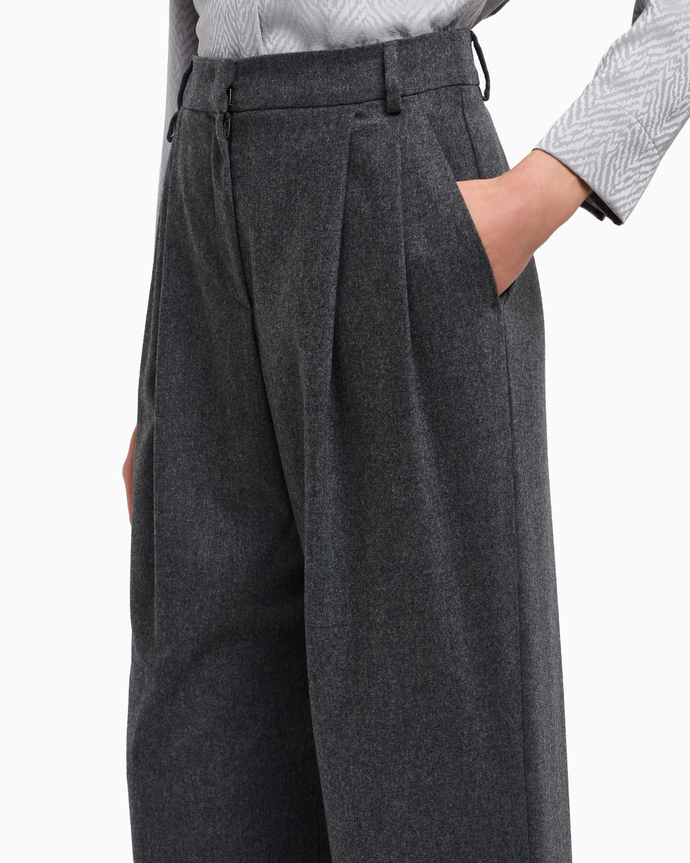 Icon wool flannel trousers with pleats Slide 4