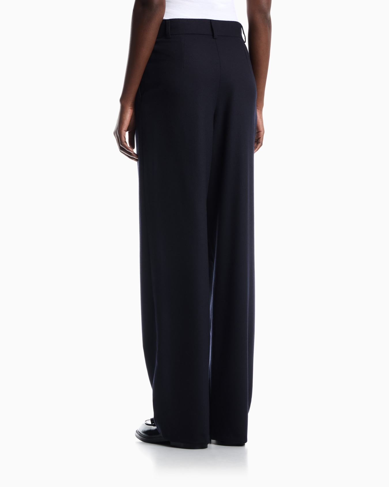 Pleated wide-leg trousers in wool and cashmere flannel Slide 5